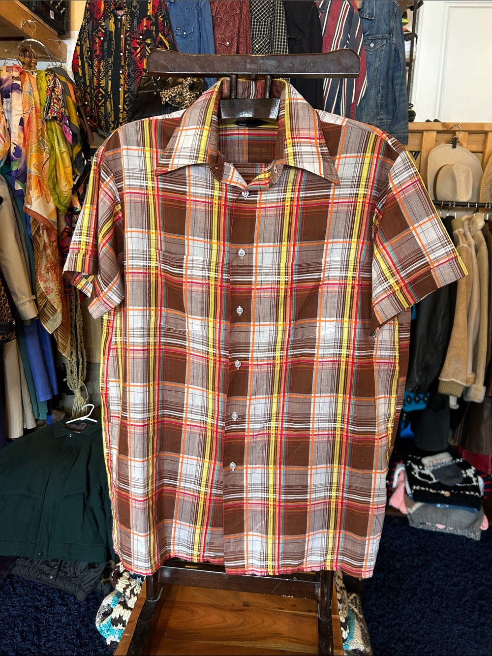 Classic Brown Plaid Short-Sleeve Shirt